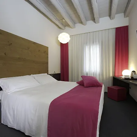 Del 48 Hotel