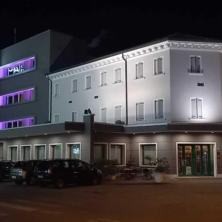 Del 48 Ξενοδοχείο 3*