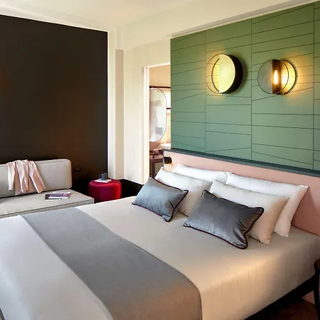 Del 48 Hotell